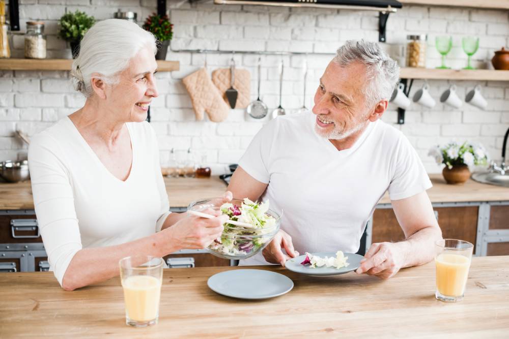 elder-couple-cooking-kitchen (1)